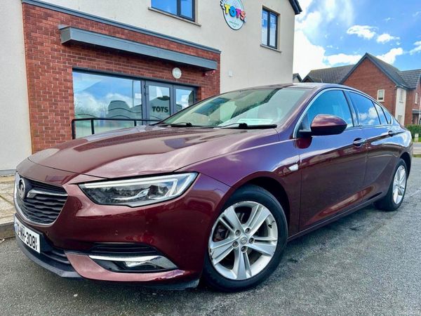 Vauxhall Insignia Hatchback, Diesel, 2017, Red