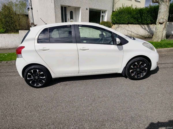 Toyota Vitz Hatchback, Petrol, 2010, White