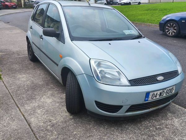 Ford Fiesta Hatchback, Petrol, 2004, Green