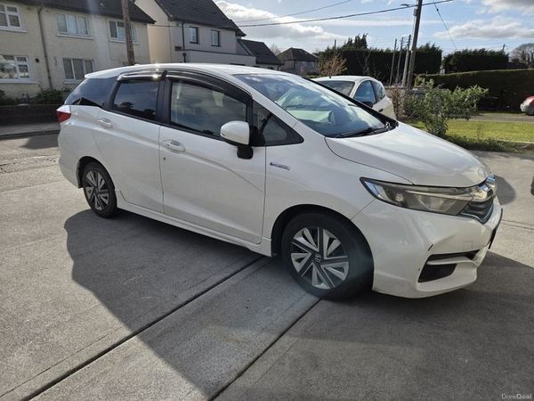 Honda Shuttle MPV, Petrol Hybrid, 2015, White