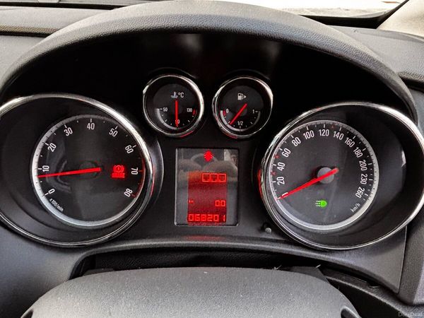 Opel Astra Hatchback, Petrol, 2010, Silver