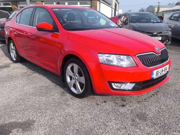 Skoda Octavia Saloon, Diesel, 2016, Red