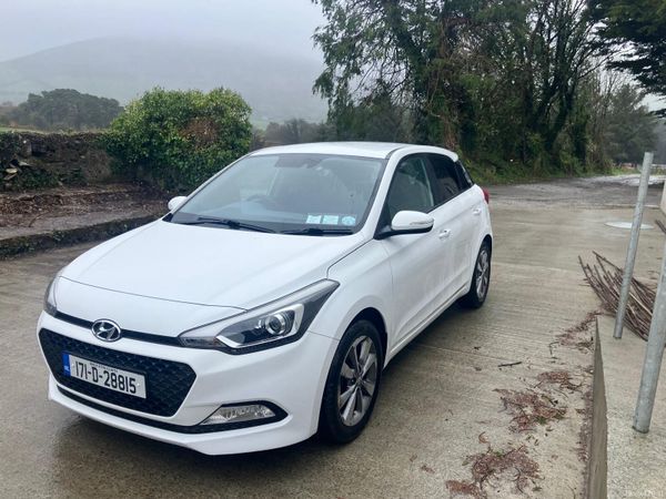 Hyundai i20 Hatchback, Petrol, 2017, White
