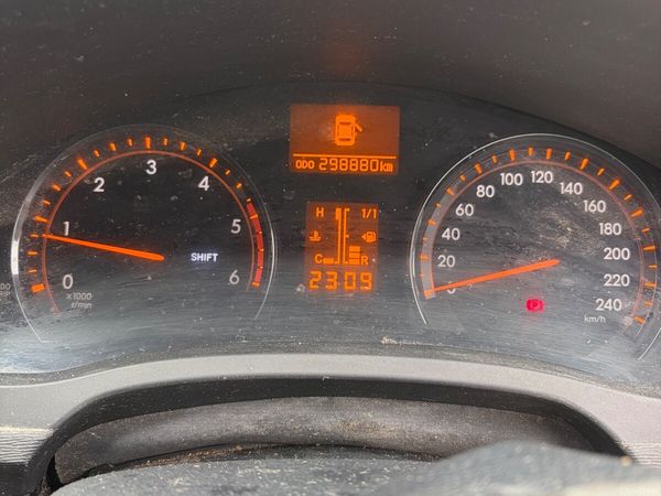 Toyota Avensis Saloon, Diesel, 2010, Silver