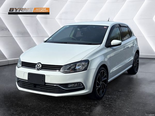 Volkswagen Polo Hatchback, Petrol, 2016, White