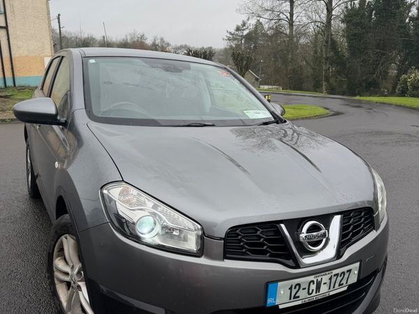 Nissan Qashqai Hatchback, Diesel, 2012, Grey