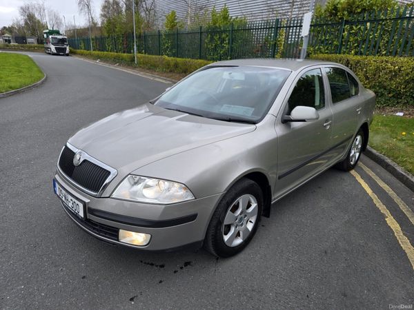 Skoda Octavia Hatchback, Petrol, 2009, Beige