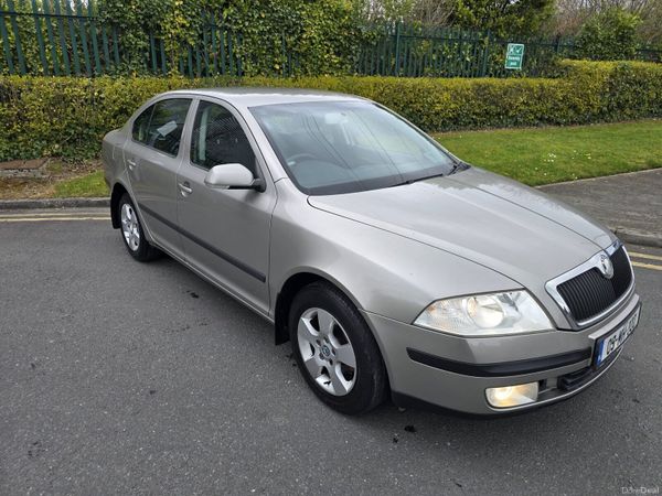 Skoda Octavia Hatchback, Petrol, 2009, Beige