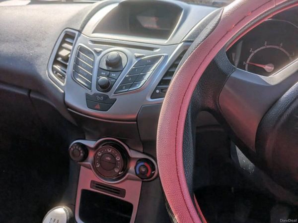 Ford Fiesta Hatchback, Petrol, 2011, Red
