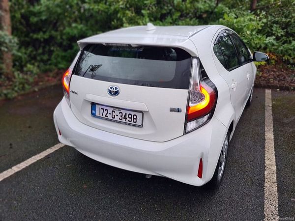 Toyota Aqua Hatchback, Petrol Hybrid, 2017, White