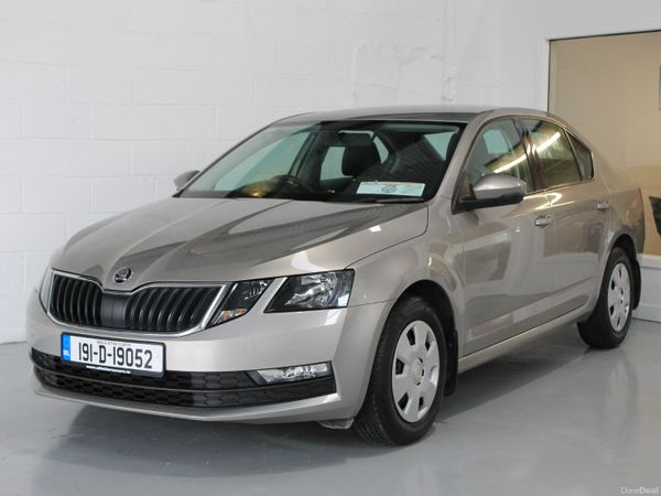 Skoda Octavia Saloon, Diesel, 2019, Grey