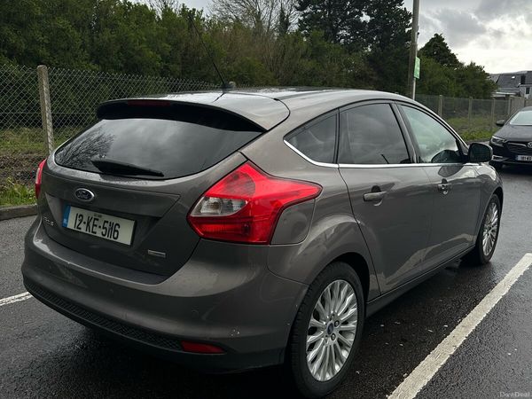 Ford Focus Hatchback, Petrol, 2012, Brown