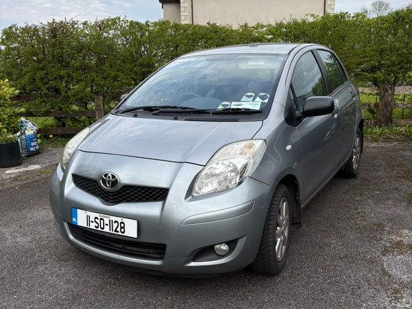 Toyota Yaris Hatchback, Petrol, 2011, Silver