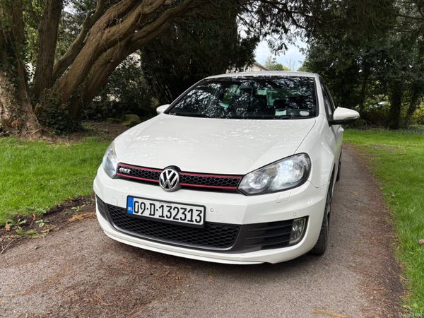 Volkswagen Golf Hatchback, Petrol, 2009, White