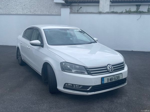 Volkswagen Passat Saloon, Diesel, 2011, White