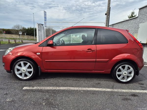 Ford Fiesta Hatchback, Petrol, 2007, Red