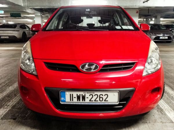 Hyundai i20 Hatchback, Petrol, 2011, Red