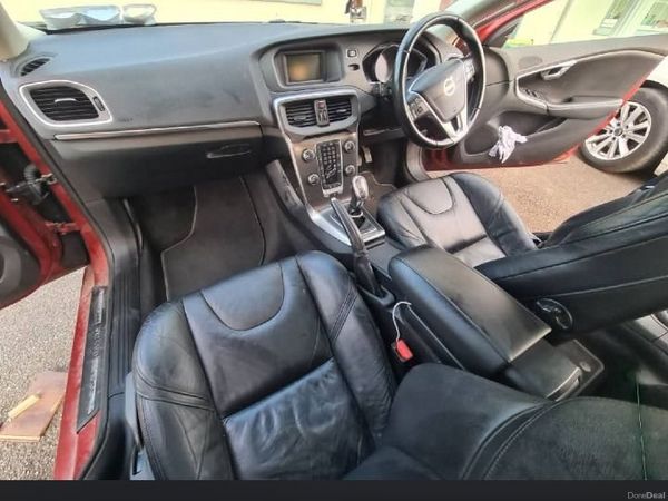 Volvo V40 Hatchback, Diesel, 2014, Red