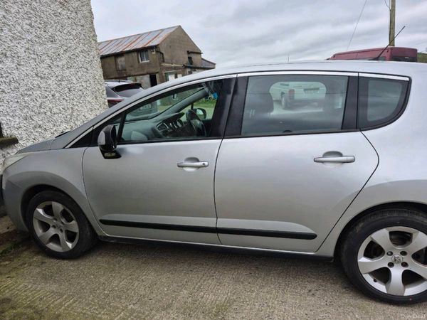Peugeot 3008 MPV, Diesel, 2011, Silver
