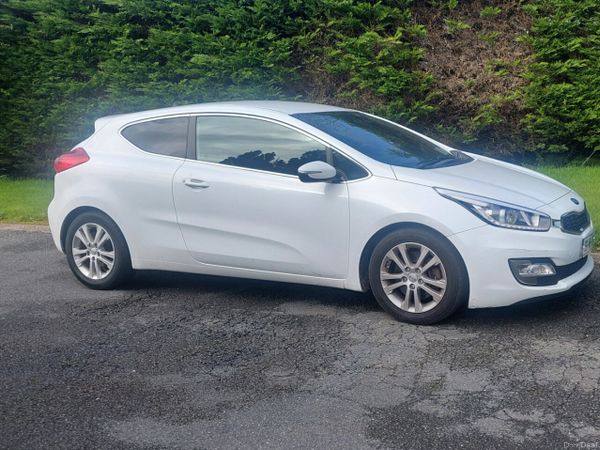 Kia Ceed Hatchback, Diesel, 2015, White