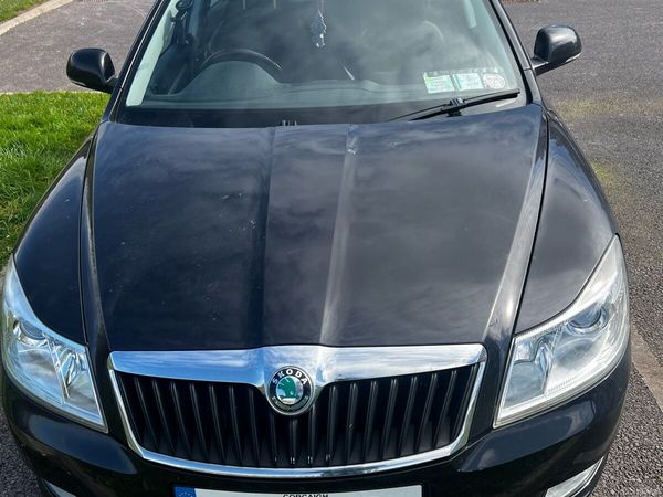 Skoda Octavia Saloon, Petrol, 2011, Black
