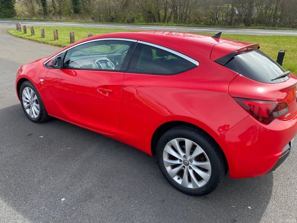 Vauxhall Astra Hatchback, Diesel, 2013, Red