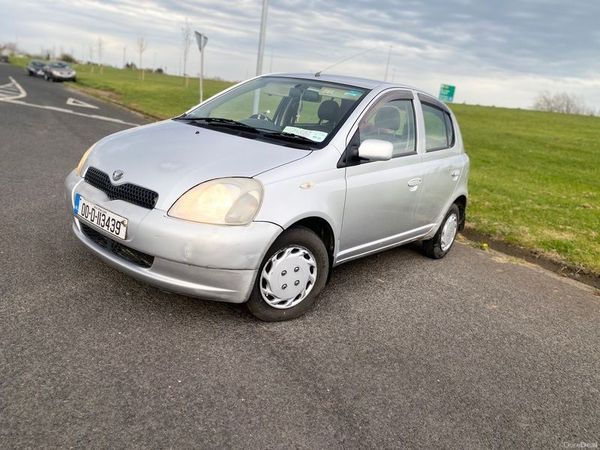 Toyota Yaris Hatchback, Petrol, 2000, Silver
