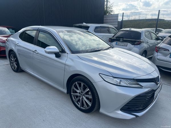 Toyota Camry Saloon, Petrol Hybrid, 2020, Silver