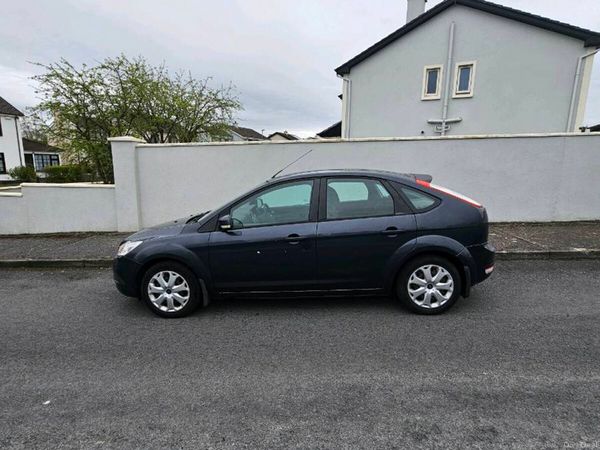 Ford Focus Hatchback, Petrol, 2009, Grey
