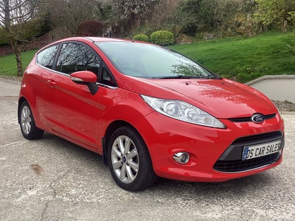 Ford Fiesta Hatchback, Petrol, 2011, Red