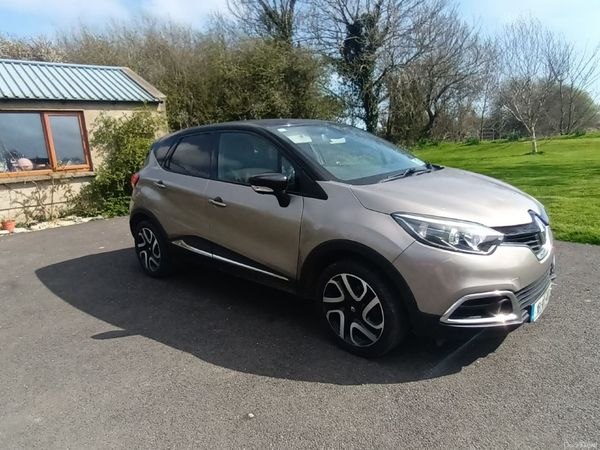 Renault Captur Hatchback, Petrol, 2016, Gold