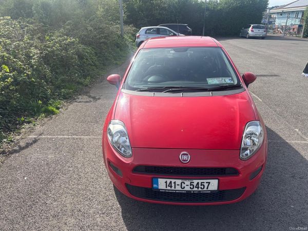 Fiat Punto Hatchback, Petrol, 2014, Red