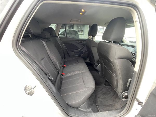 Skoda Kamiq Hatchback, Petrol, 2022, White