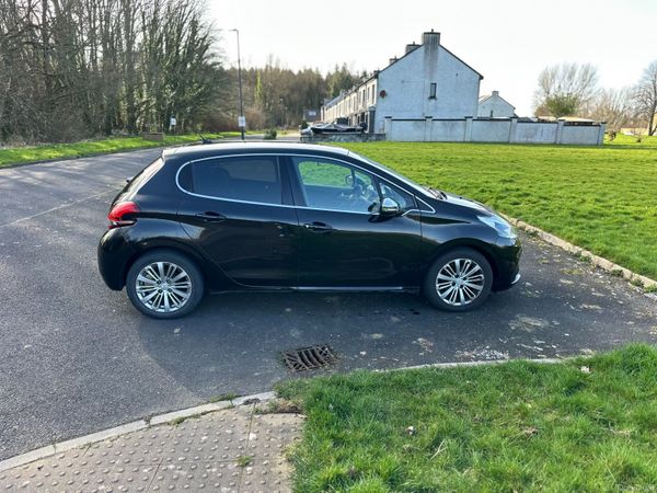 Peugeot 208 Hatchback, Petrol, 2017, Black