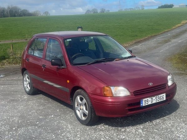 Toyota Starlet Hatchback, Petrol, 1999, Red