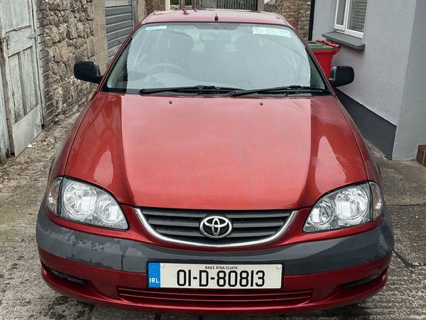 Toyota Avensis Saloon, Petrol, 2001, Red