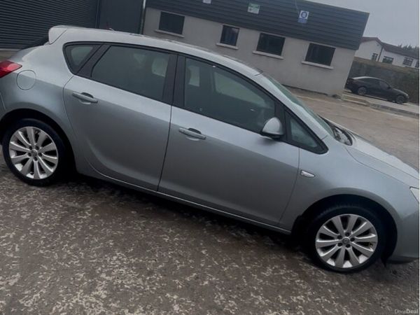 Vauxhall Astra Hatchback, Petrol, 2011, Silver