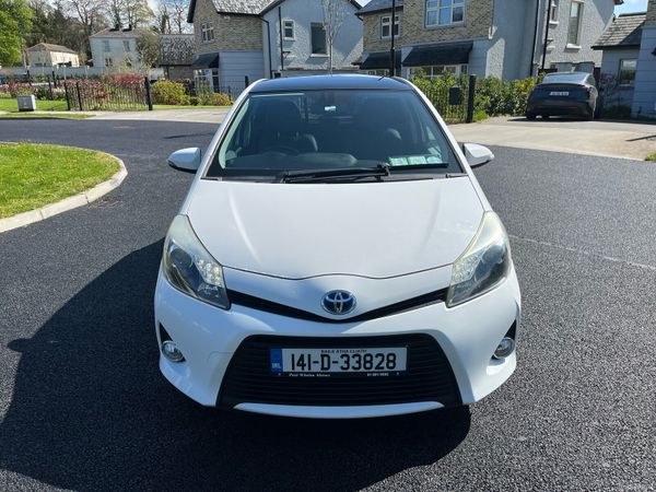Toyota Yaris Hatchback, Petrol Hybrid, 2014, White