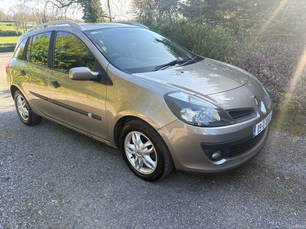 Renault Megane Hatchback, Petrol, 2009, Gold