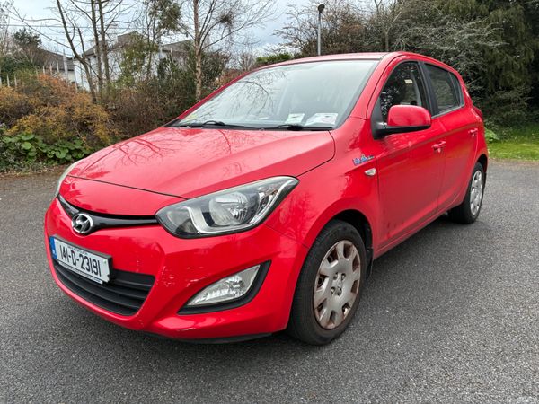 Hyundai i20 Hatchback, Petrol, 2014, Red