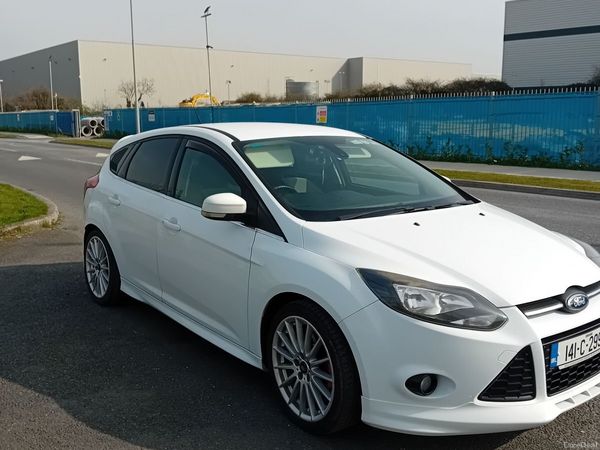 Ford Focus Hatchback, Diesel, 2014, White