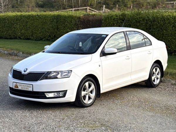 Skoda Rapid Hatchback, Petrol, 2015, White
