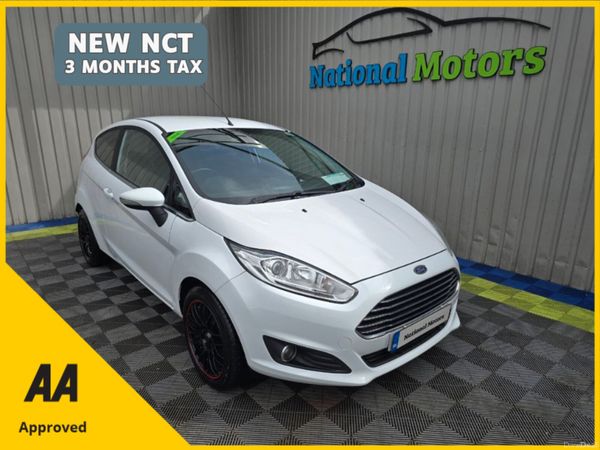 Ford Fiesta Hatchback, Petrol, 2015, White