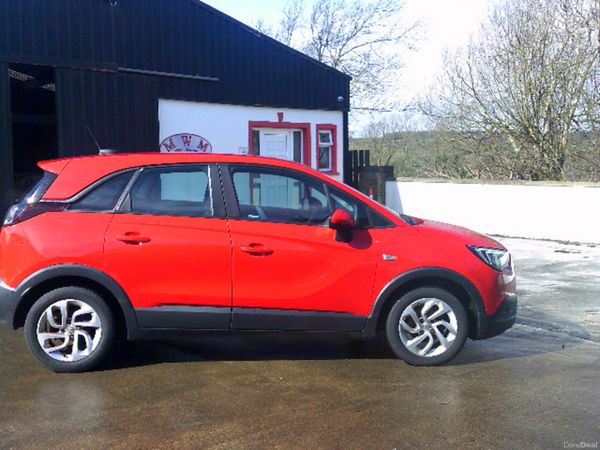 Vauxhall Crossland X Hatchback, Diesel, 2018, Red