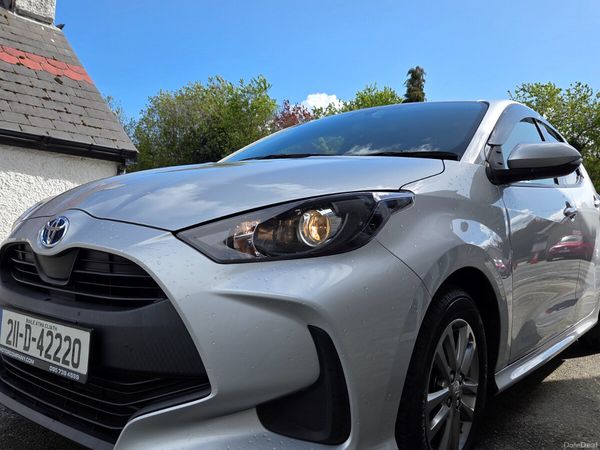 Toyota Yaris Hatchback, Petrol Hybrid, 2021, Silver