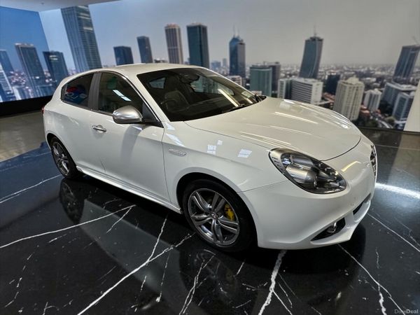 Alfa Romeo Giulietta Hatchback, Diesel, 2015, White