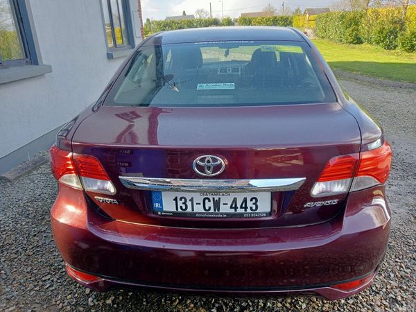 Toyota Avensis Saloon, Diesel, 2013, Red