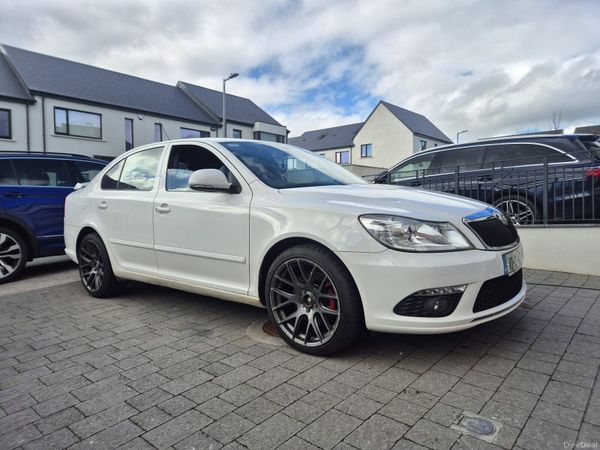 Skoda Octavia Hatchback, Diesel, 2010, White