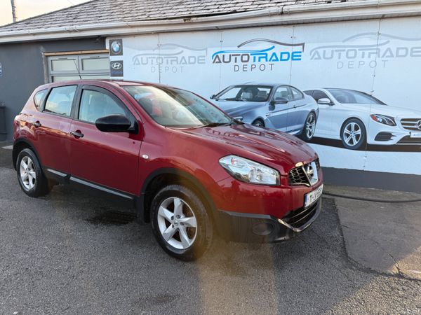 Nissan Qashqai Hatchback, Diesel, 2011, Red