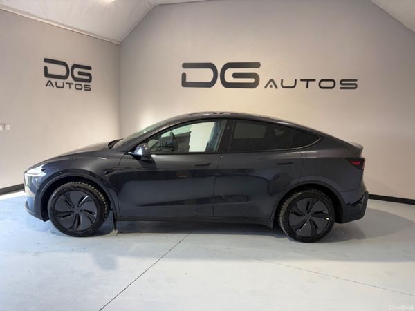 Tesla Model Y MPV, Electric, 2026, Grey